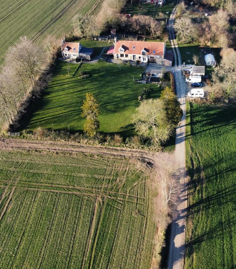 Ferme De Noyes Bed and Breakfast Sourdeval Exteriör bild